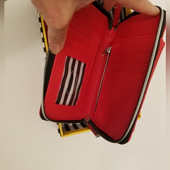 NWT in Box Marc Tetro Schnauzer Crossbody Phone Wallet Red - Picture 4 of 10